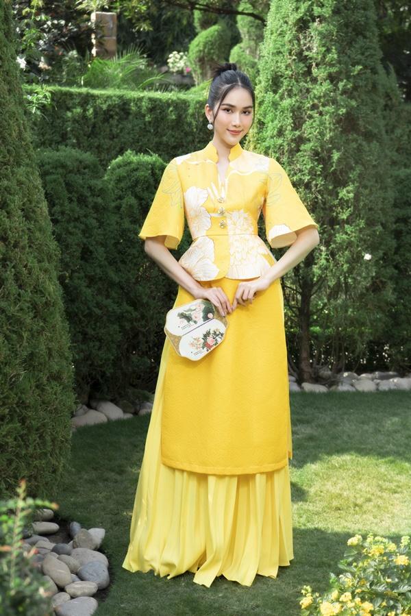 Chọn áo dài sắc màu nào để đón Tết thêm may mắn?-4