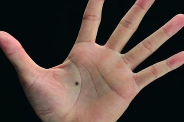 7 tướng phụ nữ nghèo khổ, lận đận tình duyên, cả đời khổ sở-3