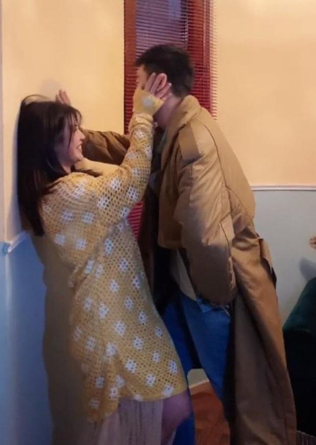 Trần Nghiên Hy lộ eo lùm lùm nghi bầu lần 2-3