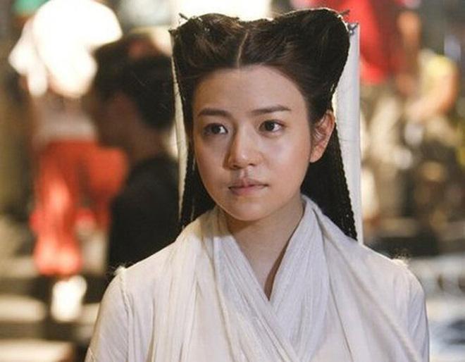 Trần Nghiên Hy lộ eo lùm lùm nghi bầu lần 2-4