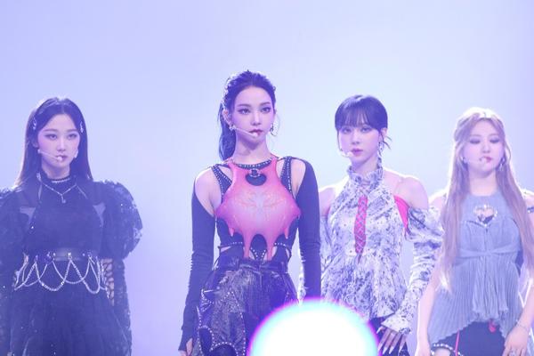 Thành viên aespa nhan sắc lép vế trước bộ đôi nữ thần thế hệ mới IVE-4