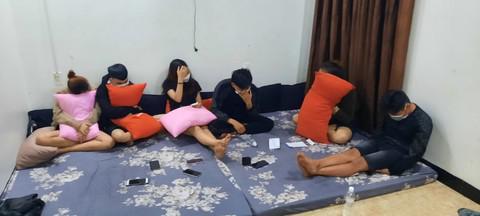 15 thanh niên thuê khách sạn mở tiệc ma túy mừng năm mới-1