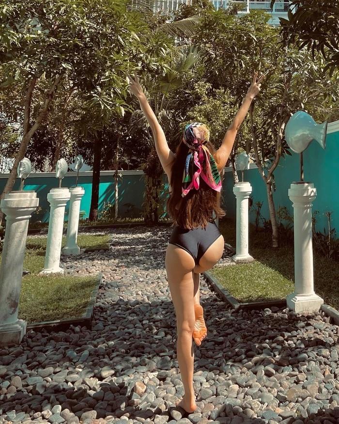 Đầu năm, Hà Hồ tung ảnh áo tắm khoe body mẹ 3 con khét lẹt-4