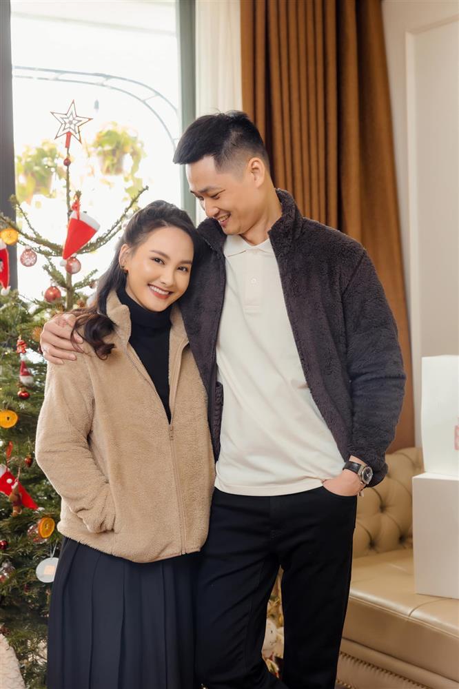 Bảo Thanh liên tục mặc đồ thùng thình che bụng nghi bầu lần 3-3