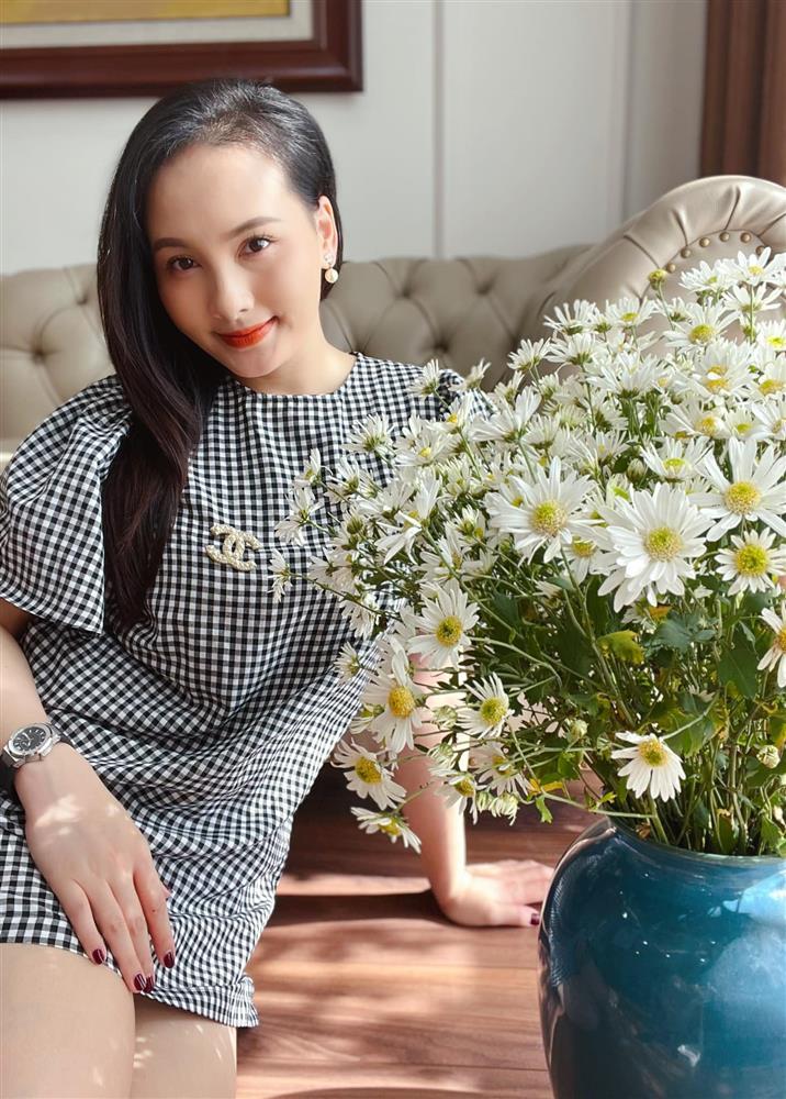 Bảo Thanh liên tục mặc đồ thùng thình che bụng nghi bầu lần 3-7