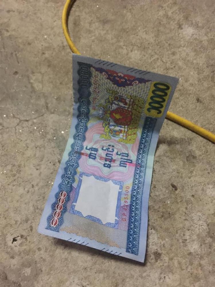 Vật thể lạ kèm tiền nước ngoài và hình Triển Chiêu bay xuống Phú Thọ-3