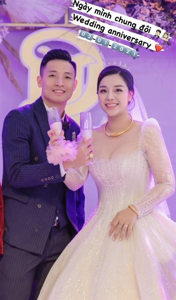 Vợ Bùi Tiến Dũng lộ nhan sắc thật khi vừa sinh con gái thứ 2-1