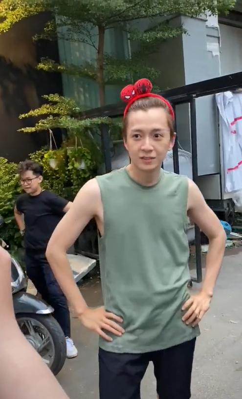 Ngô Kiến Huy hốc hác đến khó tin qua camera team qua đường-2