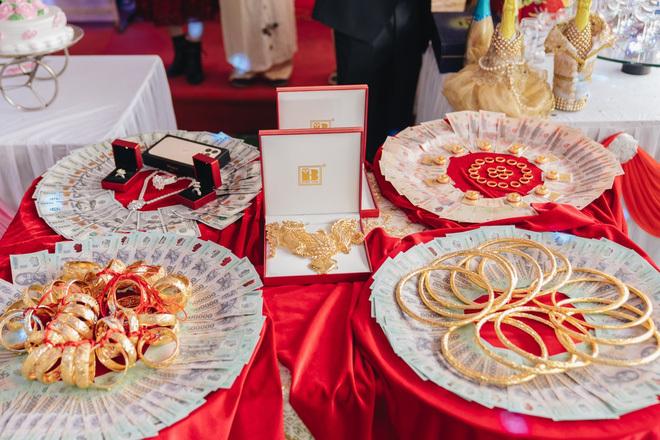 Cô dâu gánh vàng trĩu cổ, hồi môn chất chồng ai cũng muốn xin vía-3