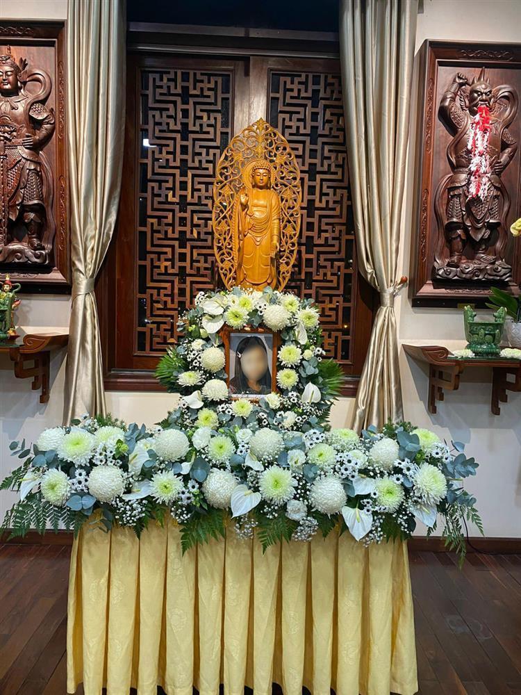 Sự thật mẹ bé V.A. lộ diện tiều tụy trong lễ cầu siêu của con gái-2