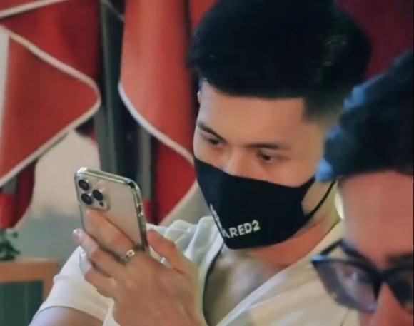 Lộ clip Lâm Bảo Châu làm điều đặc biệt khi tháp tùng Lệ Quyên đi hát-2