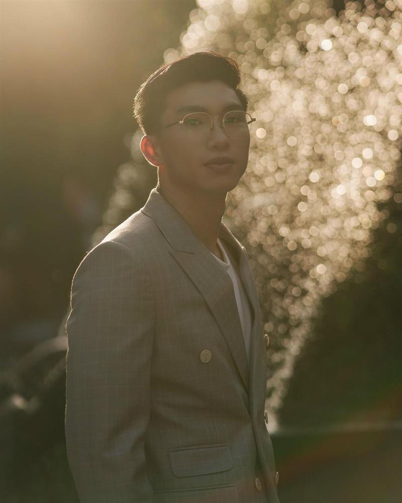 Đoàn Văn Hậu lộ diện lạ lẫm sau 2 tháng xuất ngoại-7