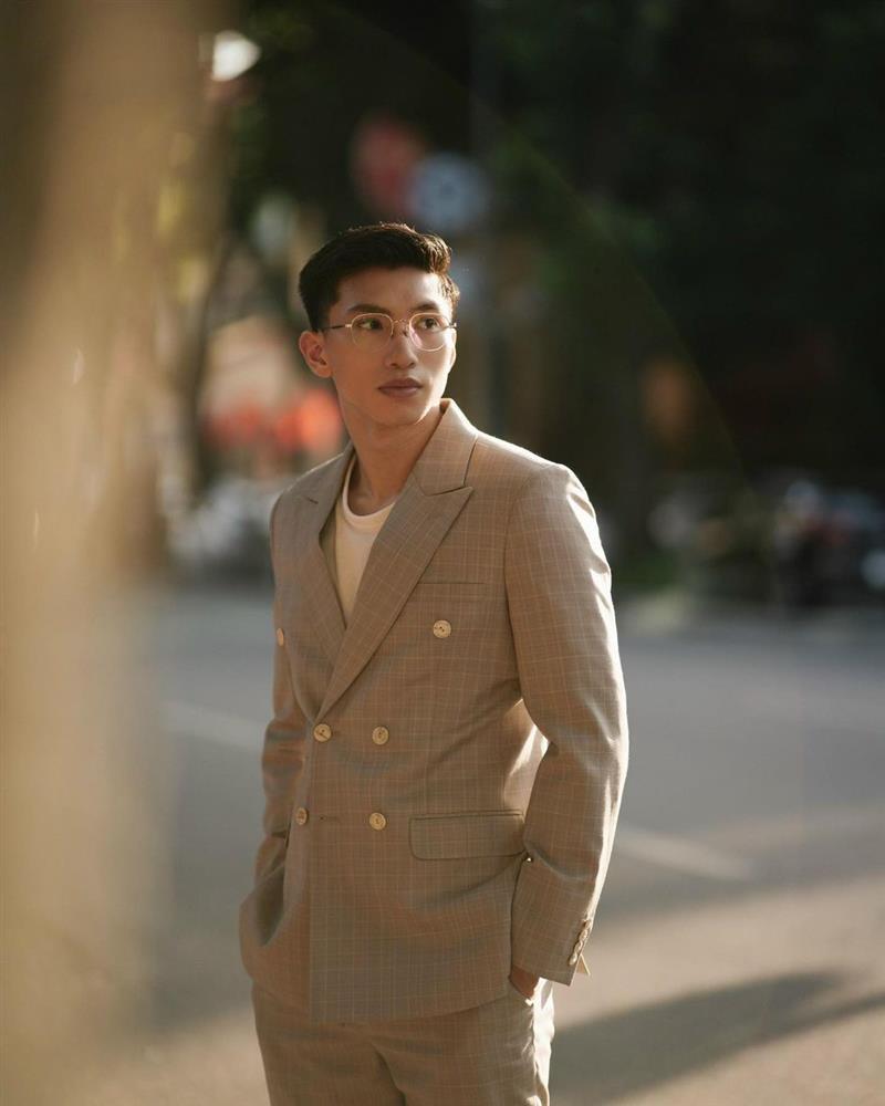 Đoàn Văn Hậu lộ diện lạ lẫm sau 2 tháng xuất ngoại-2