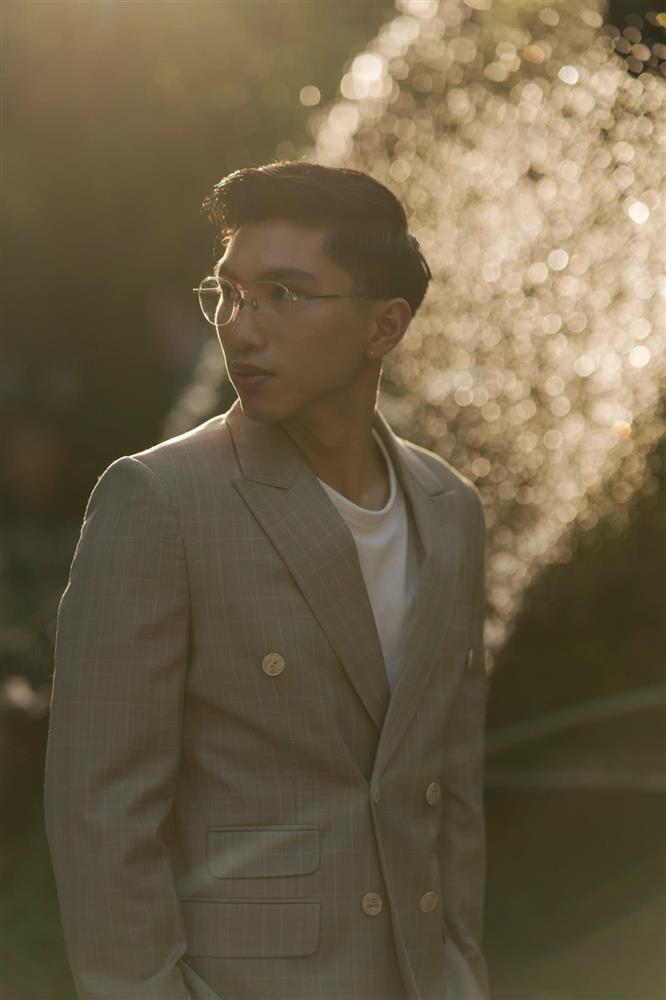 Đoàn Văn Hậu lộ diện lạ lẫm sau 2 tháng xuất ngoại-4