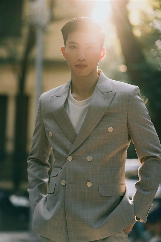 Đoàn Văn Hậu lộ diện lạ lẫm sau 2 tháng xuất ngoại-3