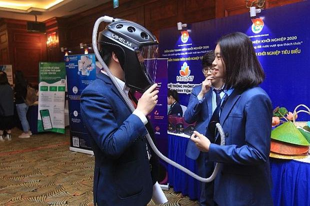 3 học sinh Việt sáng chế mũ cách ly di động cực xịn-2