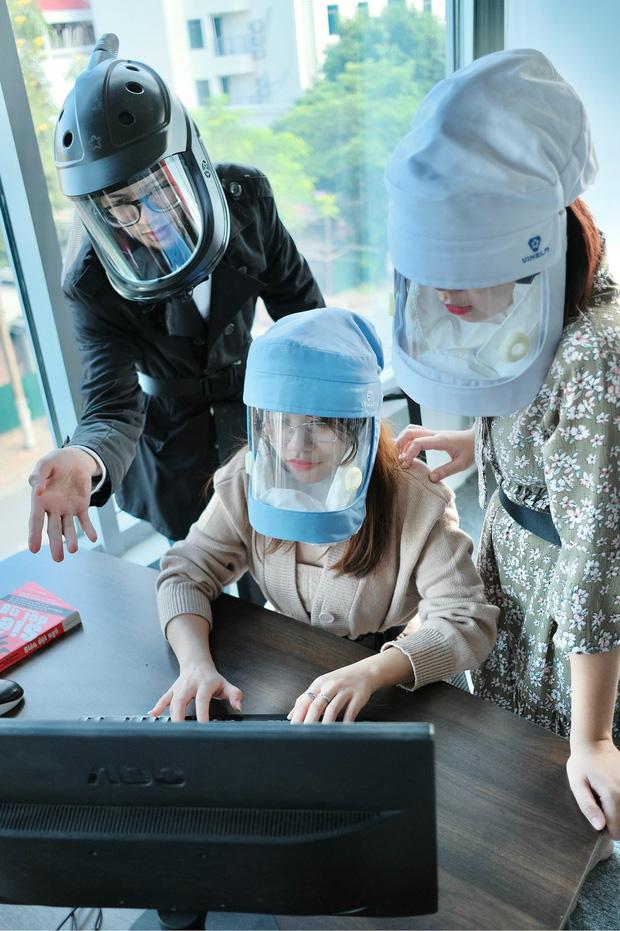 3 học sinh Việt sáng chế mũ cách ly di động cực xịn-3