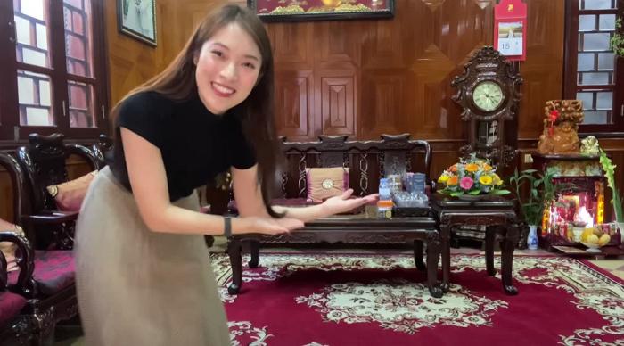 MC Khánh Vy siêu giàu, vừa tặng đất lại sửa nhà cho bố mẹ-2