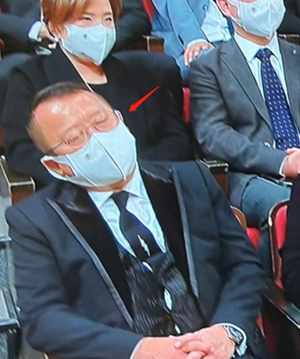 Ông trùm yêu râu xanh làm chuyện gây sốc tại lễ trao giải TVB-2