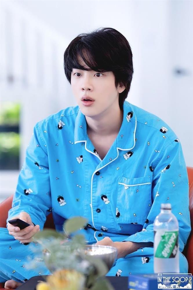Jin BTS ngây thơ không biết gì khi hàng hóa thiết kế bị tố bán giá cắt cổ-4