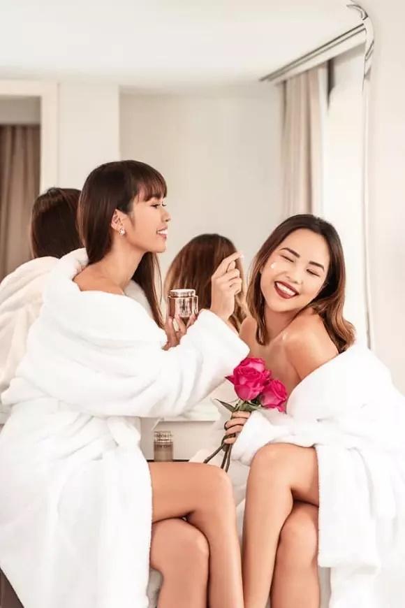 Nối gót cô chị, em gái nóng bỏng Hà Anh sắp lấy chồng Tây-5