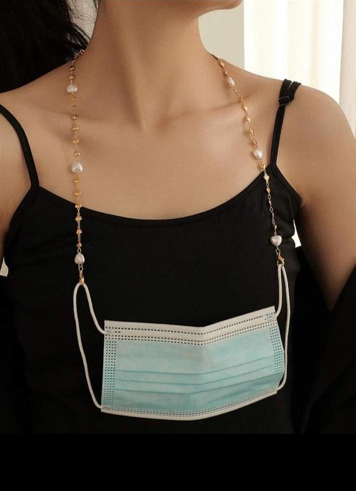 Giới trẻ biến khẩu trang thành phụ kiện làm đẹp bình thường mới-2