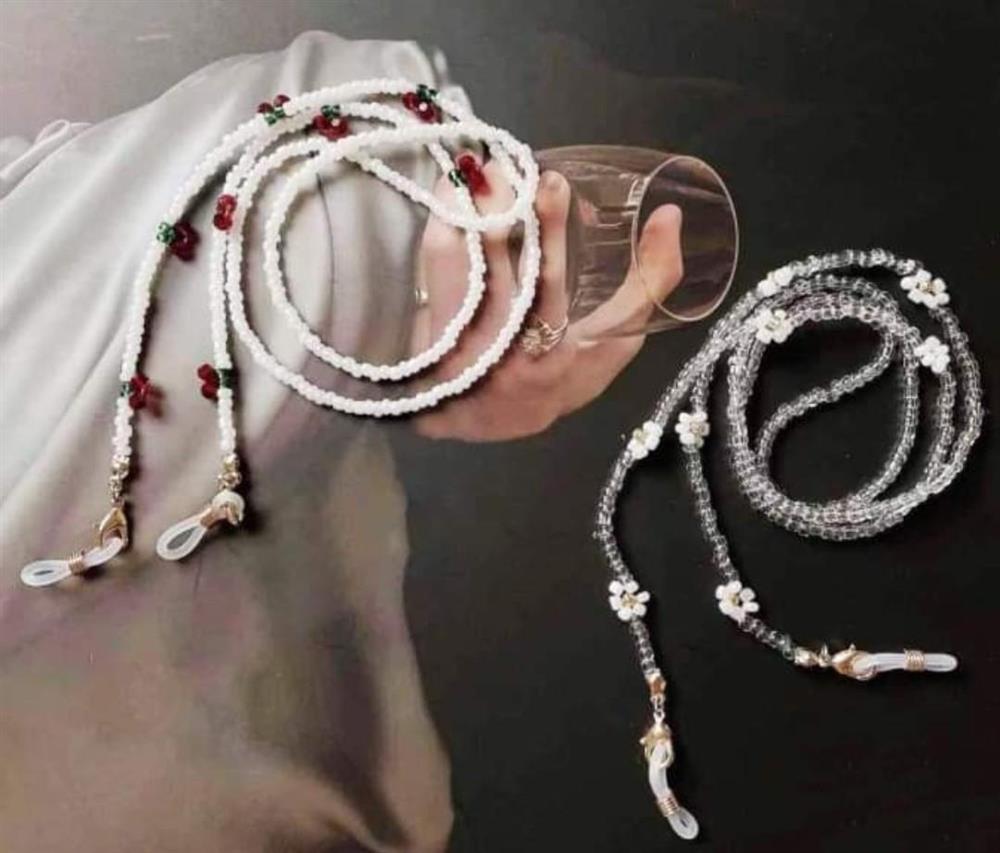 Giới trẻ biến khẩu trang thành phụ kiện làm đẹp bình thường mới-3