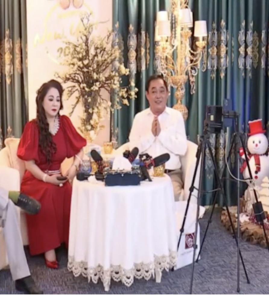 Bà Phương Hằng lộ điểm nhạy cảm khi livestream-6