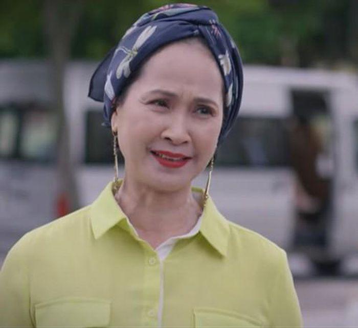 Thương Ngày Nắng Về: Thời trang gây cười của NSND Lan Hương-5