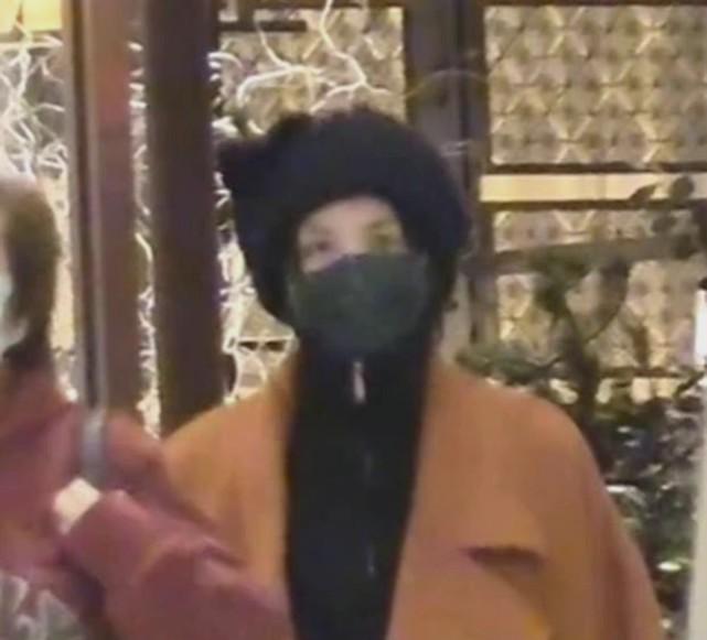 Vương Phi đẹp rung động lòng người 30 năm trước-4