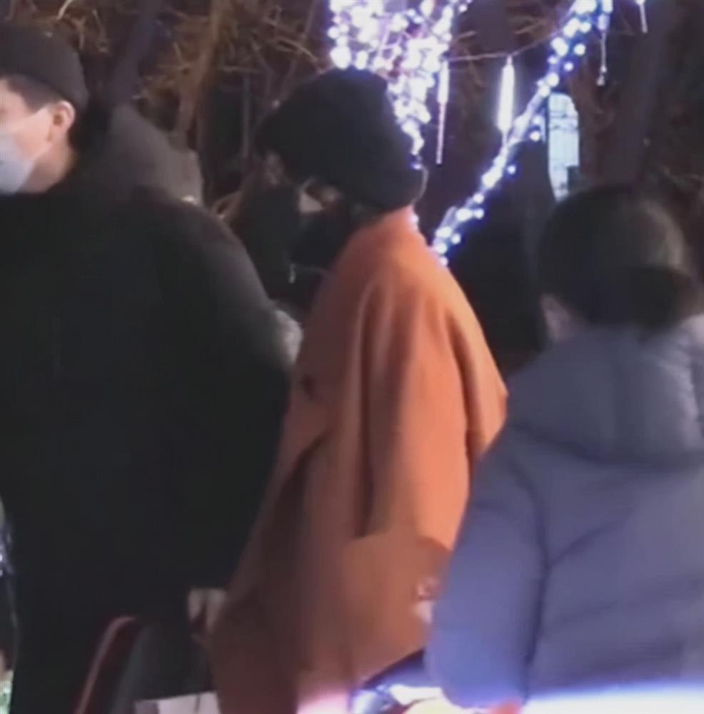 Vương Phi đẹp rung động lòng người 30 năm trước-5