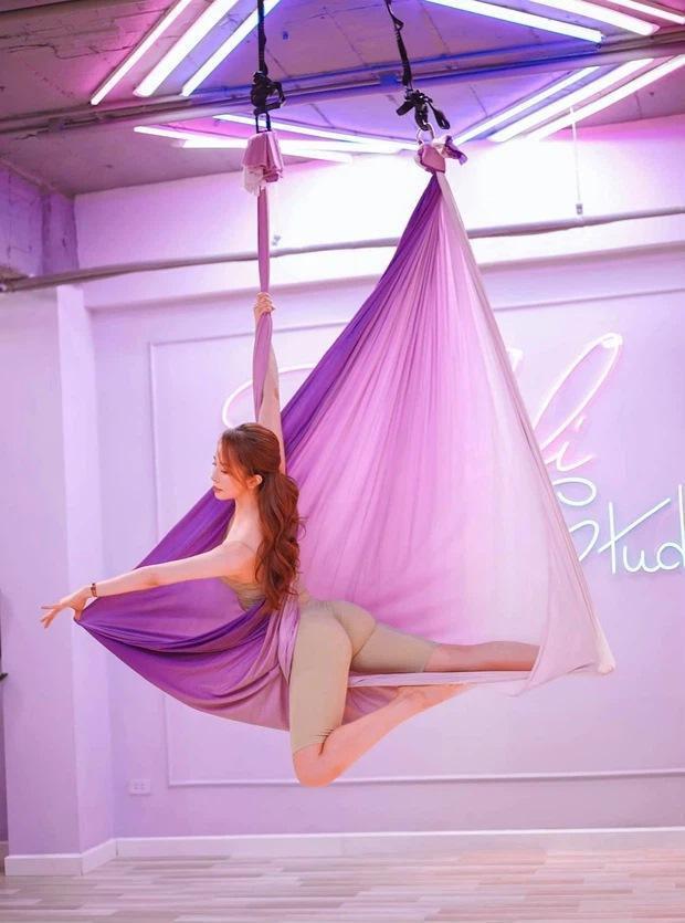 Tập yoga bay, Quỳnh Nga gặp sự cố đỏ mặt vì chọn sai áo lót-8