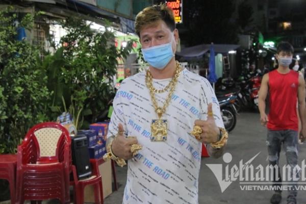 Đang ăn lẩu rõ vui, nhóm bạn suýt vỡ tim vì xuất hiện khách quý-3