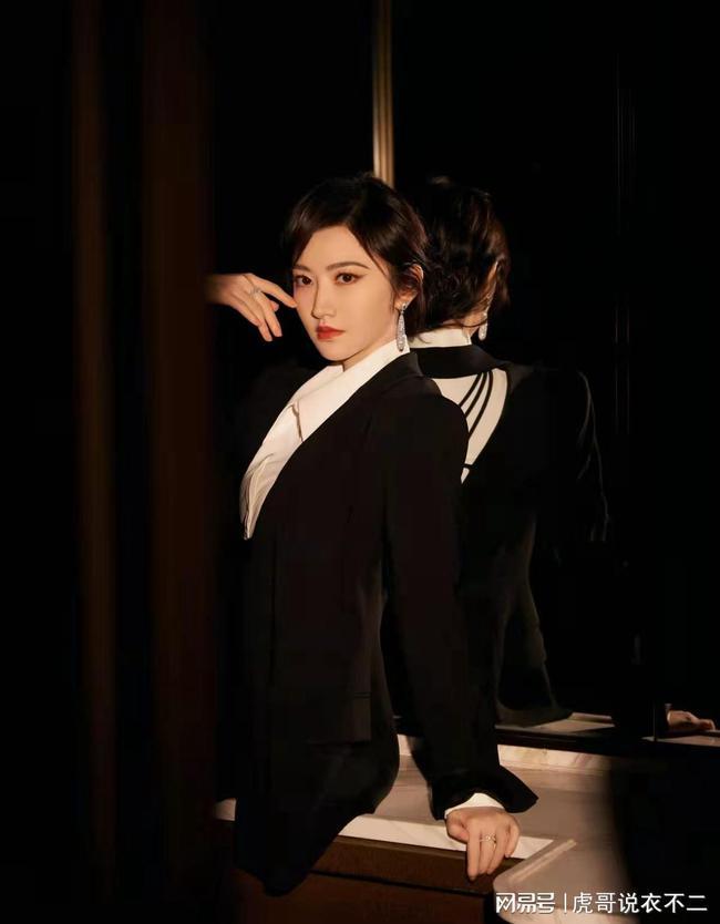 Cảnh Điềm lên đồ một màu vẫn khí chất ngời ngời-5