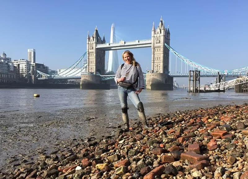 Tranh cãi bức tượng có hình thù kỳ dị khai quật bên bờ sông-2