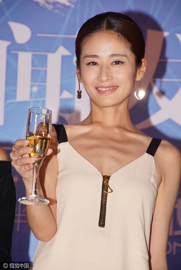 Giật mình sao Hoa ngữ: Lộ xương ngực, trơ xương sườn-10