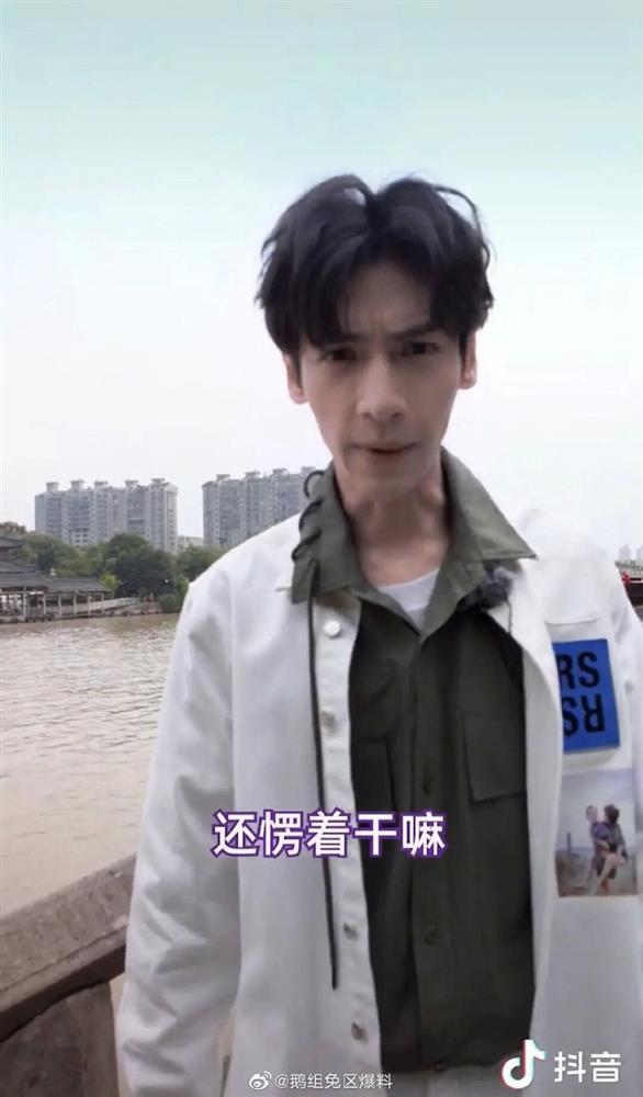 Giật mình sao Hoa ngữ: Lộ xương ngực, trơ xương sườn-14