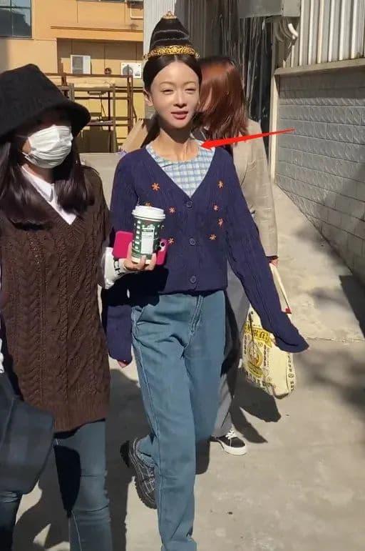 Giật mình sao Hoa ngữ: Lộ xương ngực, trơ xương sườn-16