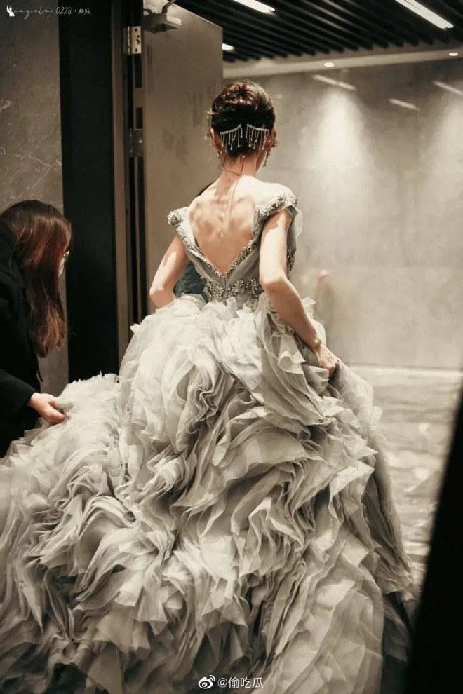 Giật mình sao Hoa ngữ: Lộ xương ngực, trơ xương sườn-5