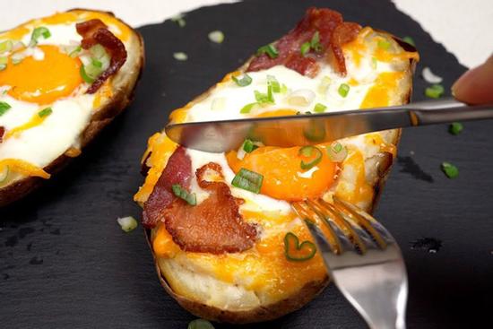 Bữa sáng nhanh gọn với khoai tây và trứng