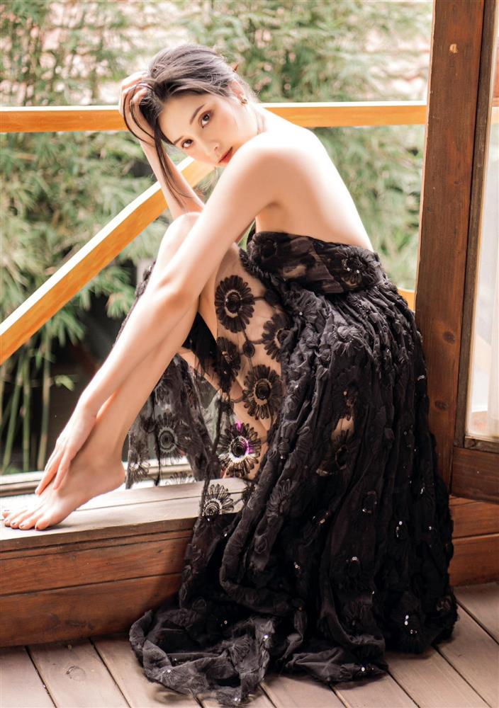 Thoát Covid-19, tình cũ của Jack tái xuất khoe lưng trần bạo liệt-1