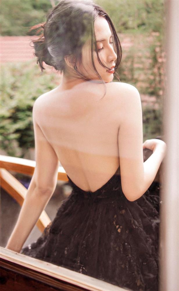 Thoát Covid-19, tình cũ của Jack tái xuất khoe lưng trần bạo liệt-6