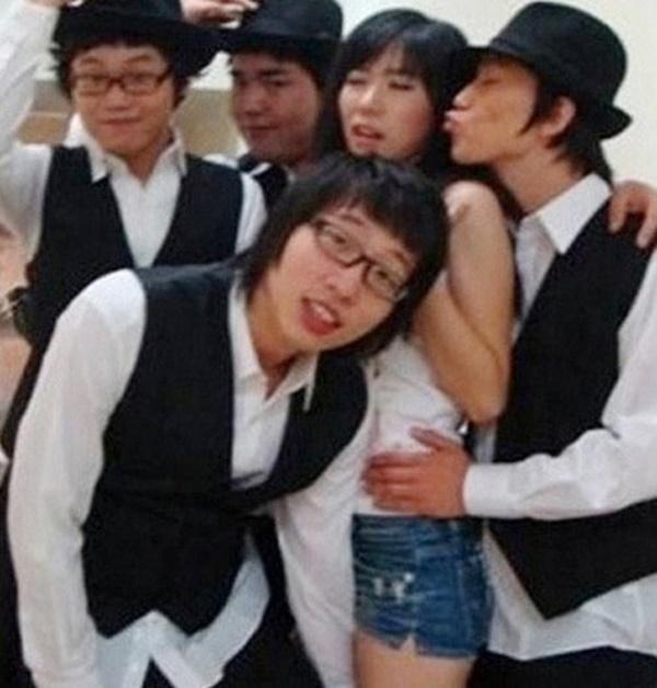 Sao Hàn ăn chuối phản cảm: Sự nghiệp y hệt sao khiêu dâm-3