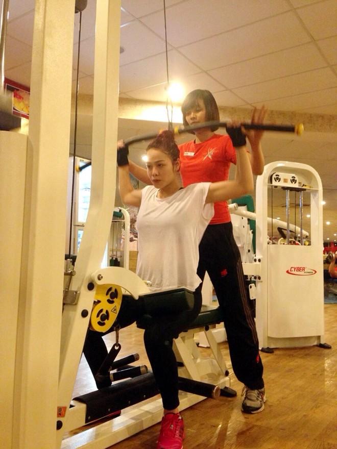 U40 Nhật Kim Anh khoe body 6 múi xịn không kém bồ trẻ tin đồn-6