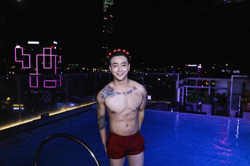 U40 Nhật Kim Anh khoe body 6 múi xịn không kém bồ trẻ tin đồn-11