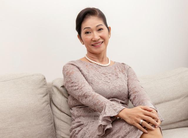 Minh Tú công khai bạn trai Tây, mẹ đẻ nói gì về chàng rể?-4