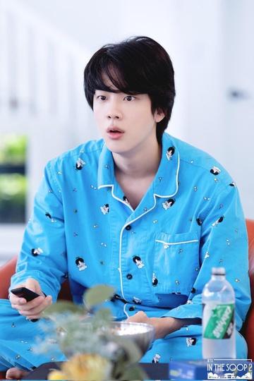 Fan của BTS đang bị biến thành máy rút tiền tự động?-1