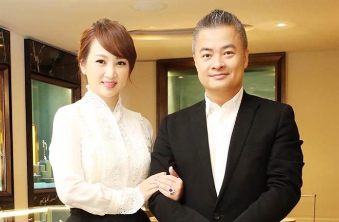 Siêu vòng 1 là vợ chủ hộp đêm diện bikini hớp hồn đàn ông-7