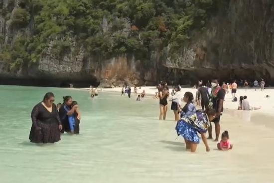 Vịnh biển nổi tiếng của Thái Lan mở cửa sau 4 năm