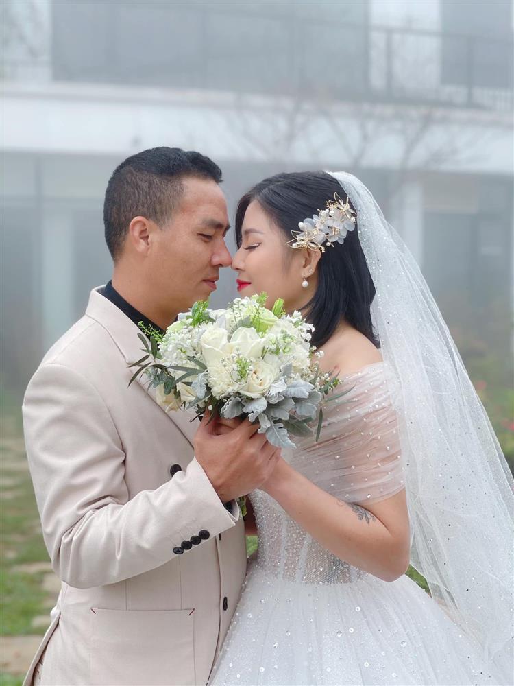 MC Hoàng Linh được chồng hai yêu chiều như bà hoàng-5